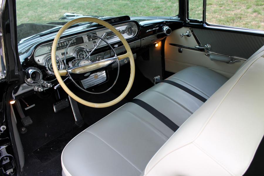 Интерьер Pontiac Star Chief Custom Catalina Coupe (2837SD) 1957 года  (фото 21 из 44)